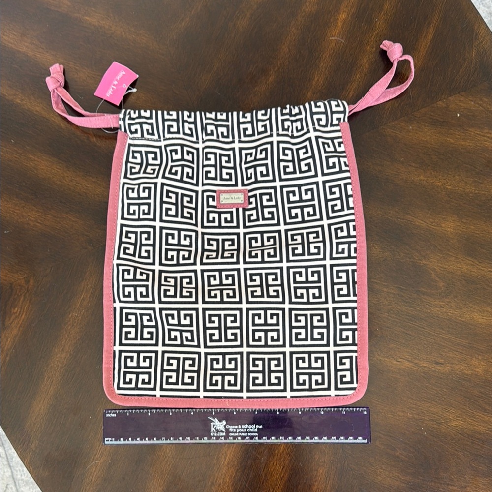 Ame & Lulu shoe travel bag drawstring geometric pattern new pink/white/black